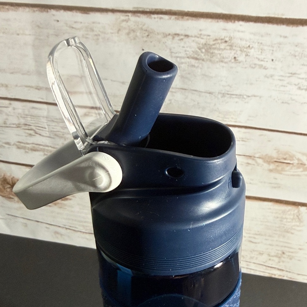 Mainstays Blue Water Bottles with Flip Lids Sip Top 2 Pack - Picture 7 of 8